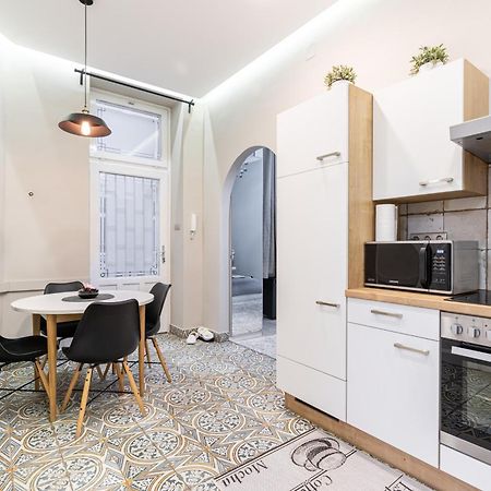 Sea Holly Apartment - With Perfect Location 2 Separate Bdrms Budapest Eksteriør billede