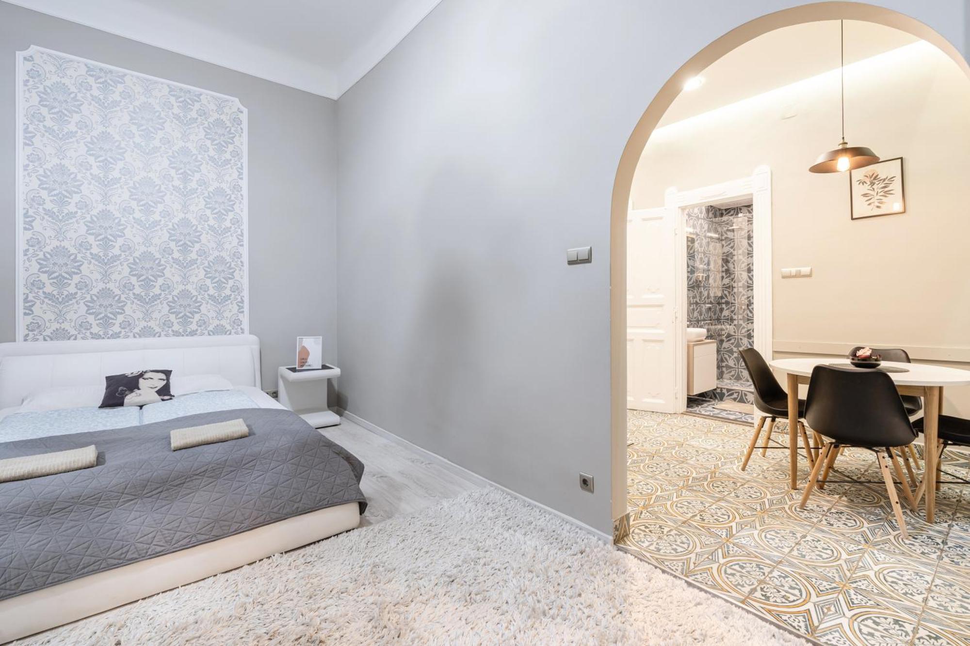 Sea Holly Apartment - With Perfect Location 2 Separate Bdrms Budapest Eksteriør billede