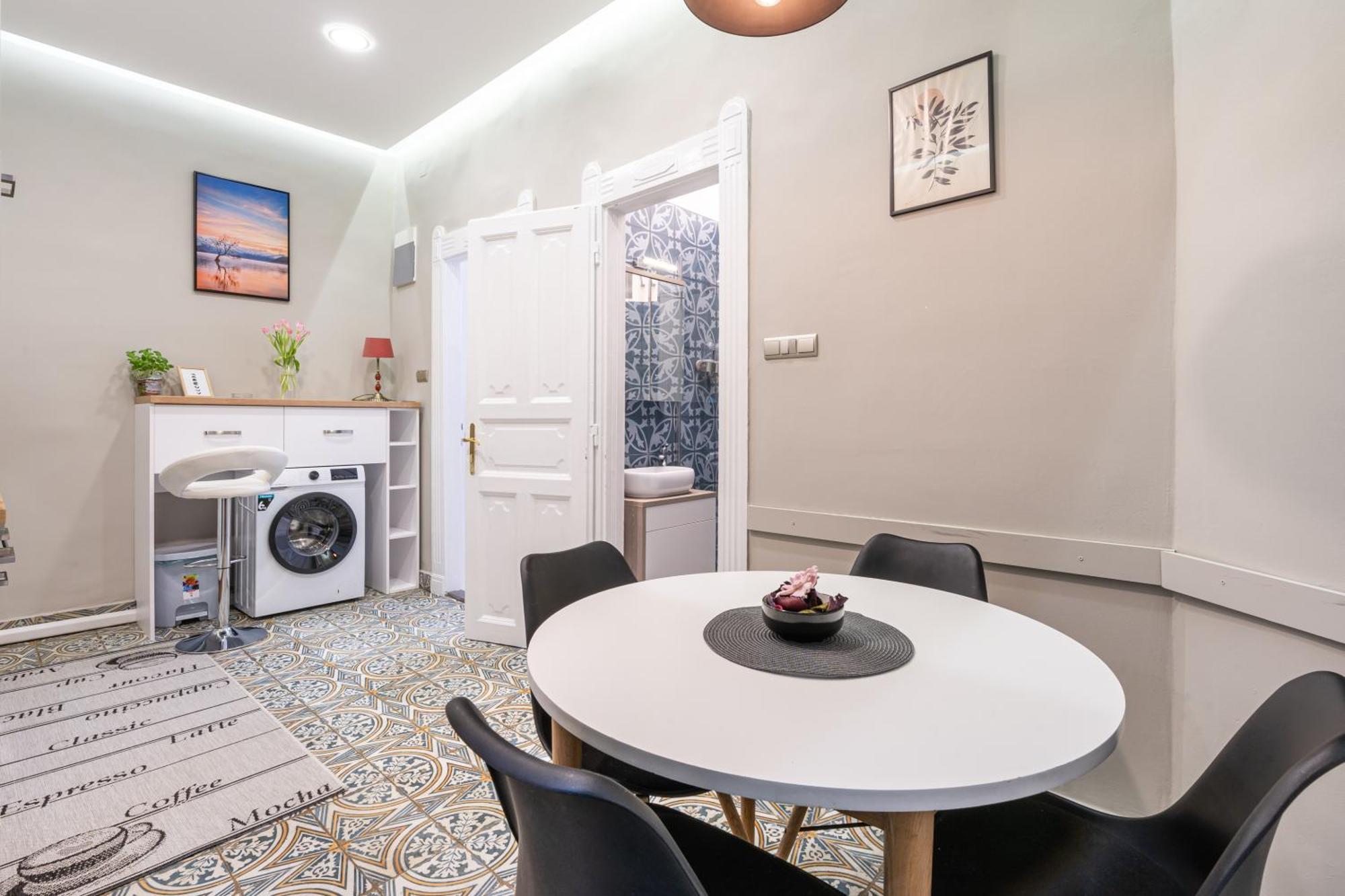 Sea Holly Apartment - With Perfect Location 2 Separate Bdrms Budapest Eksteriør billede