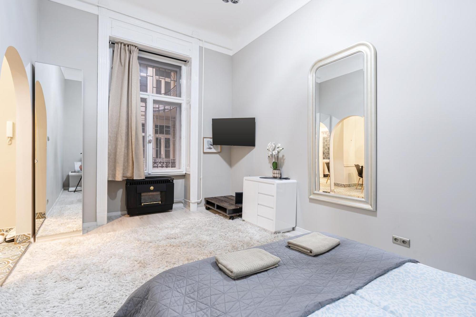 Sea Holly Apartment - With Perfect Location 2 Separate Bdrms Budapest Eksteriør billede