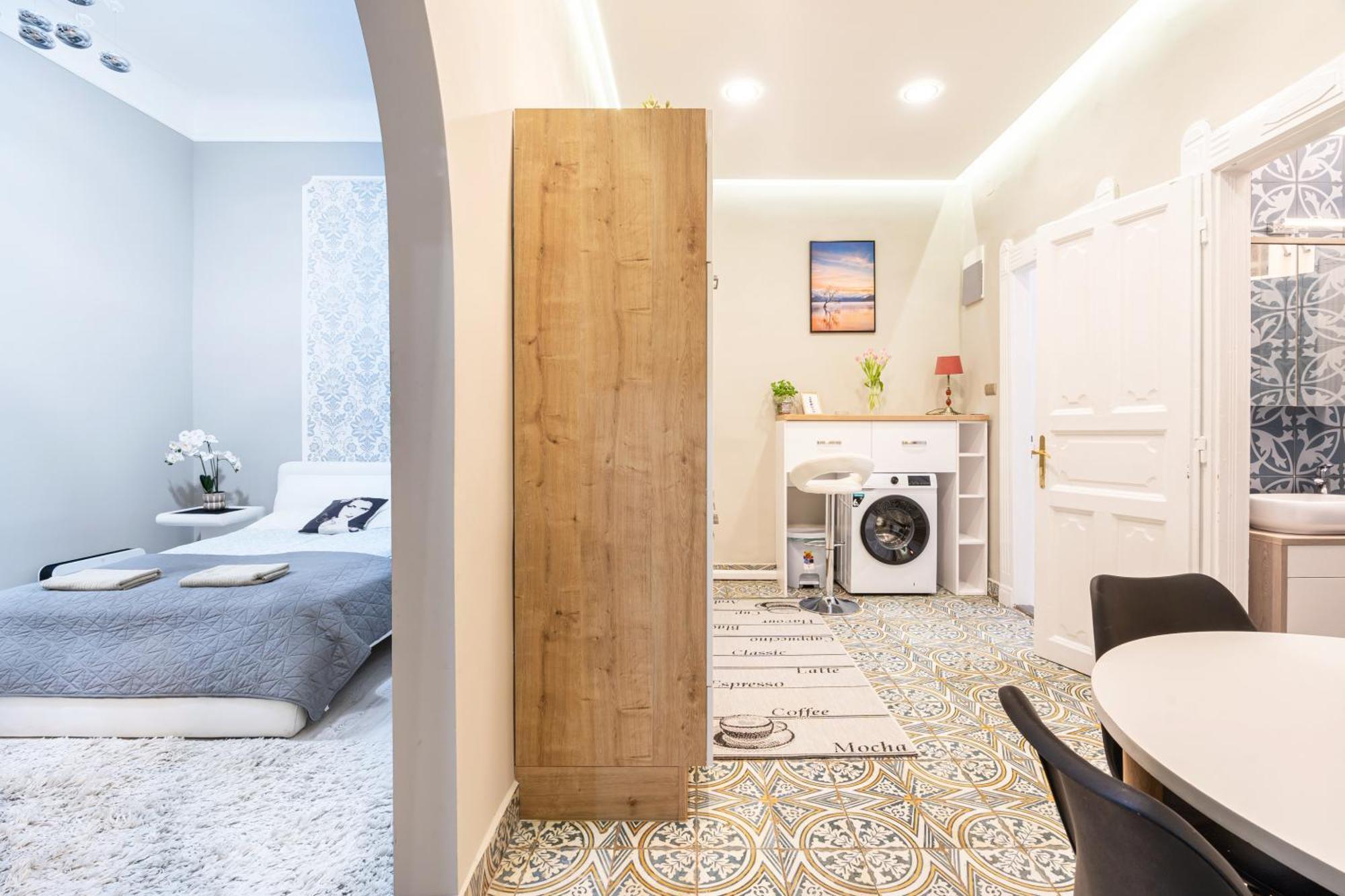 Sea Holly Apartment - With Perfect Location 2 Separate Bdrms Budapest Eksteriør billede