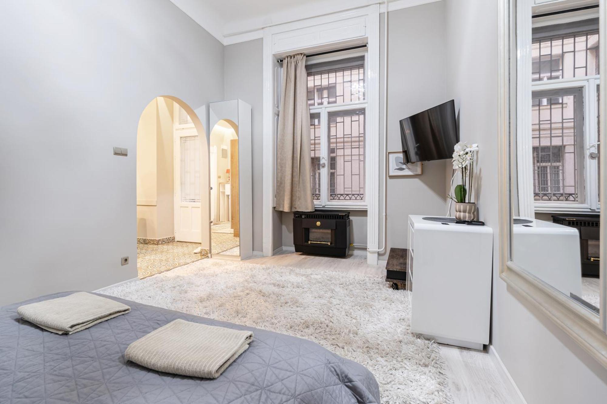 Sea Holly Apartment - With Perfect Location 2 Separate Bdrms Budapest Eksteriør billede