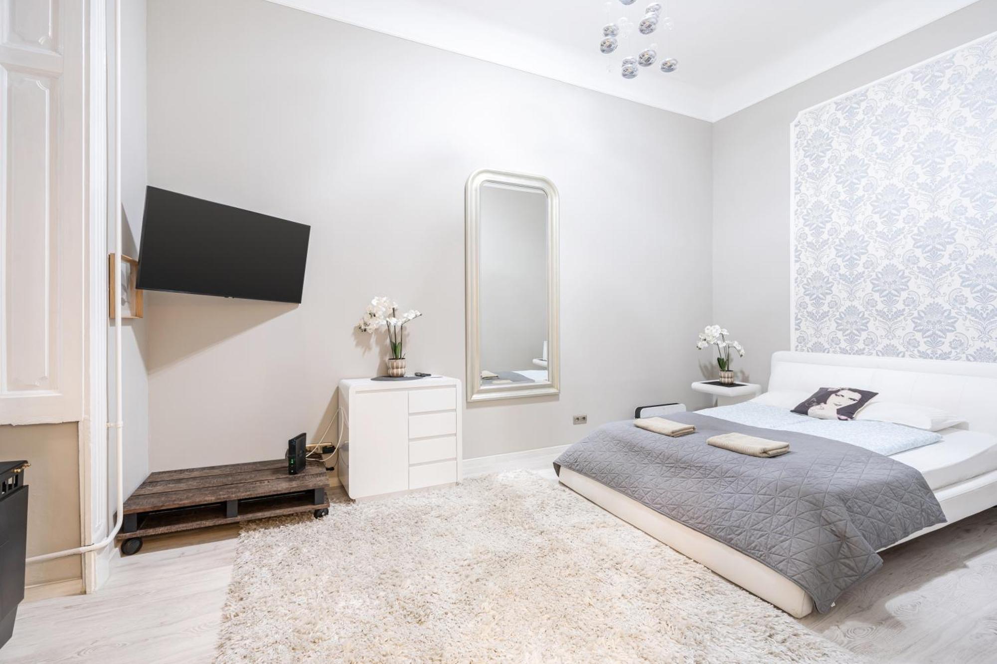 Sea Holly Apartment - With Perfect Location 2 Separate Bdrms Budapest Eksteriør billede