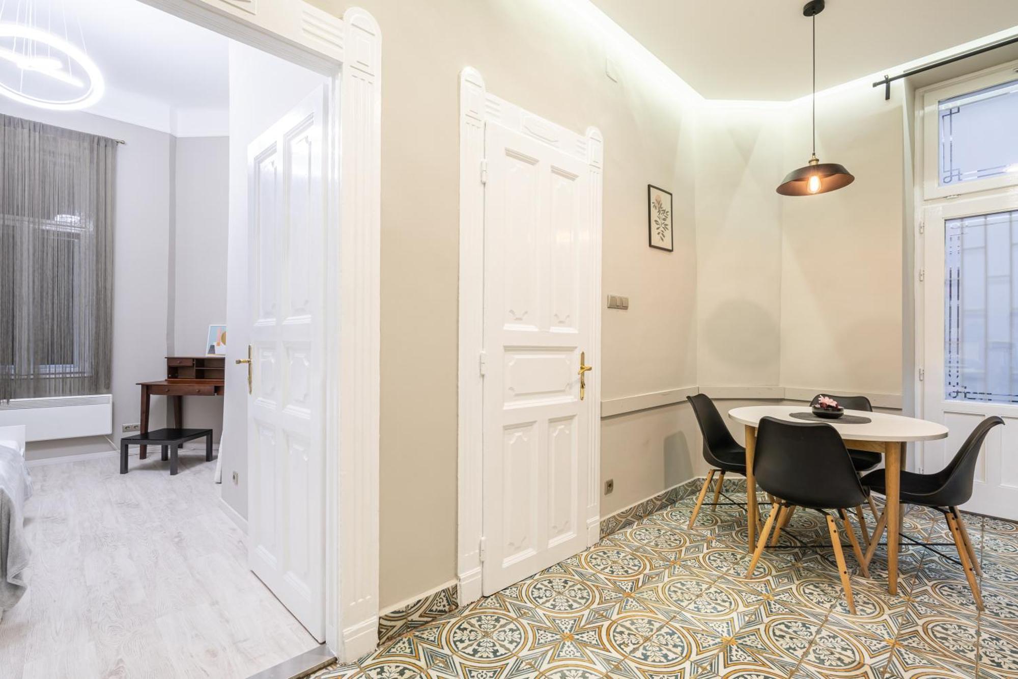 Sea Holly Apartment - With Perfect Location 2 Separate Bdrms Budapest Eksteriør billede